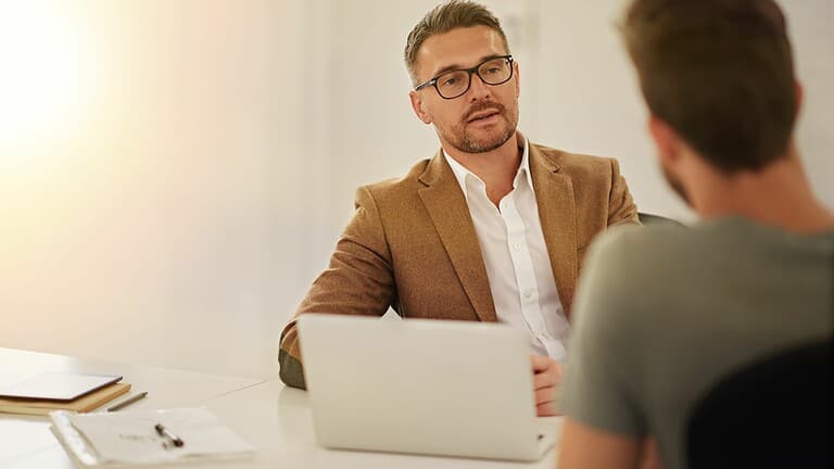 Constructive criticism is an important part of employee development. This article will provide tips on how to deliver constructive feedback to an employee in a way that shows respect and encourages growth.