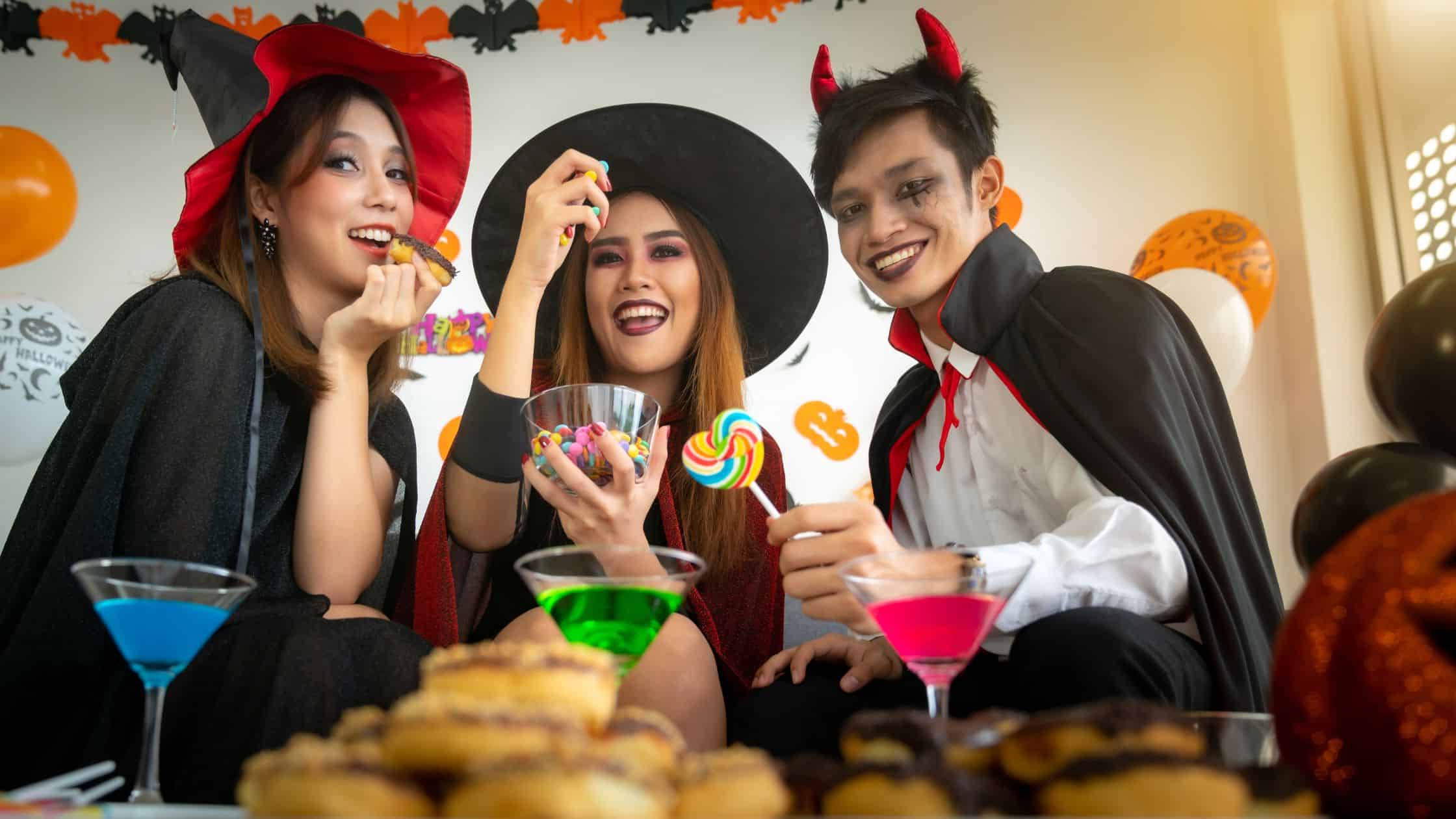 Unmask the secrets to celebrating Halloween at work. Dive into Halloween office party ideas and planning tips.