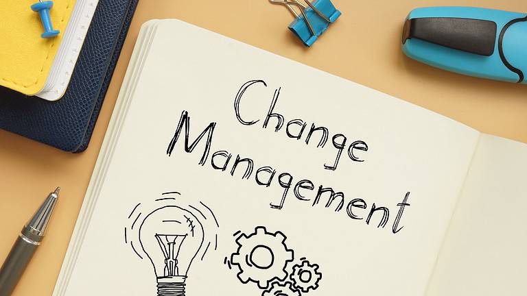 An essential guide for managers on the four stages of change management. Learn how employees move from mere awareness to active commitment and how managers can facilitate this journey of change.